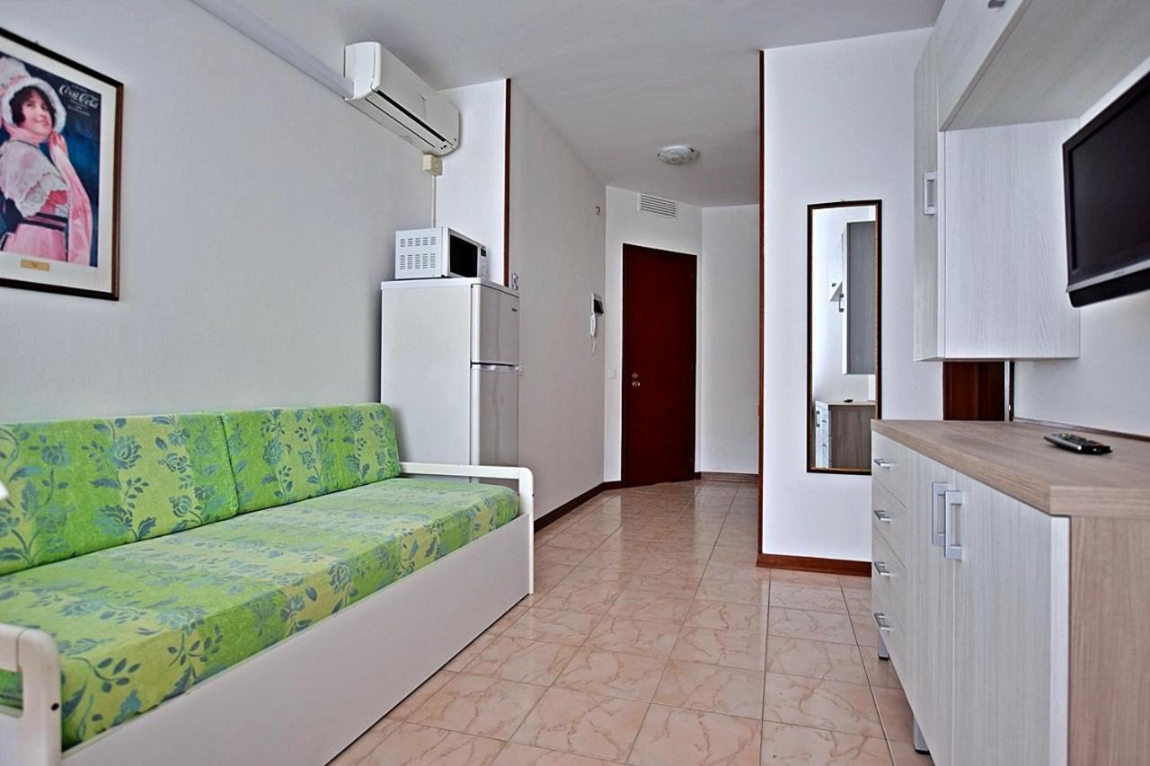Condominio Luna 1 لينانو سابيادورو المظهر الخارجي الصورة